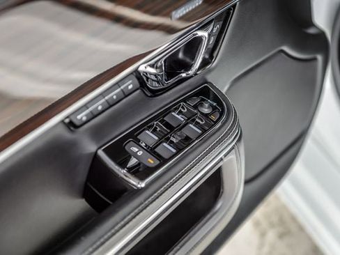 Used 2016 Jaguar XJ L Portfolio image 55