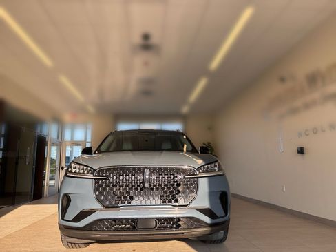 Certified 2025 Lincoln Aviator Reserve AWD/4WD image 5