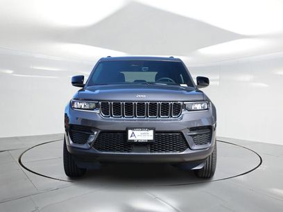New 2025 Jeep Grand Cherokee Laredo w/ MOPAR Finishing Package