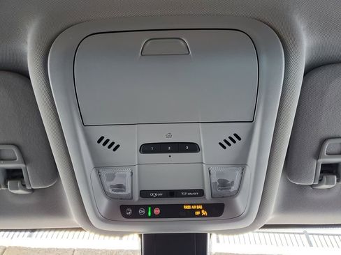 Used 2023 Chevrolet Equinox Premier image 37