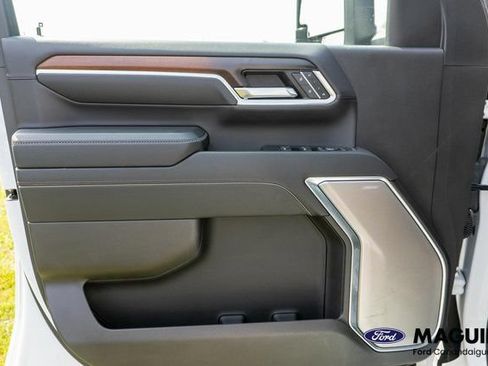 Used 2024 GMC Sierra 2500 Denali w/ Denali Reserve Package AWD/4WD image 15