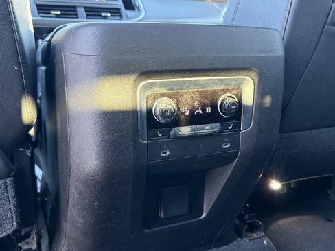 Used 2021 Chevrolet Suburban Premier image 25