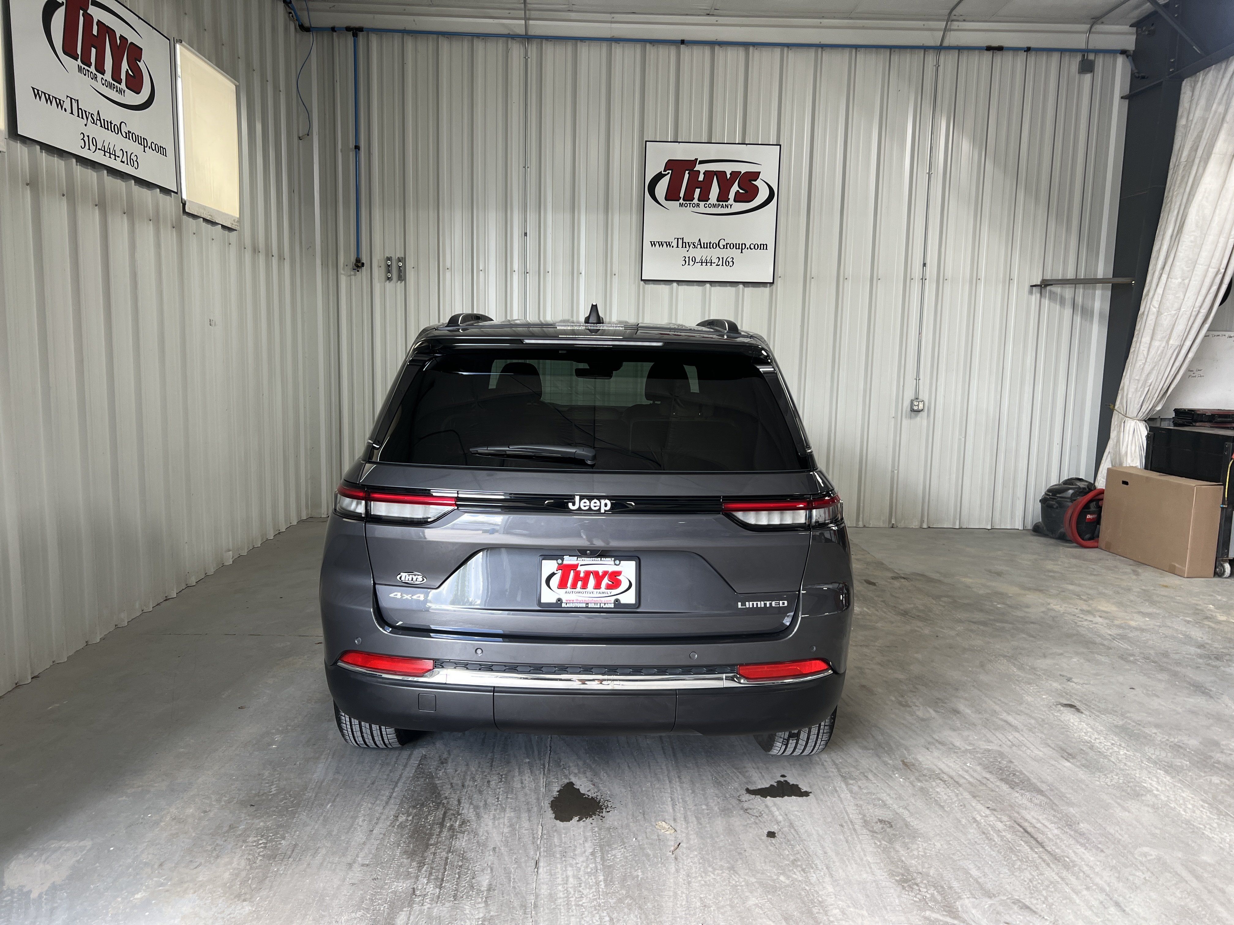 Used 2025 Jeep Grand Cherokee Limited w/ Trailer Tow Package AWD/4WD image 6