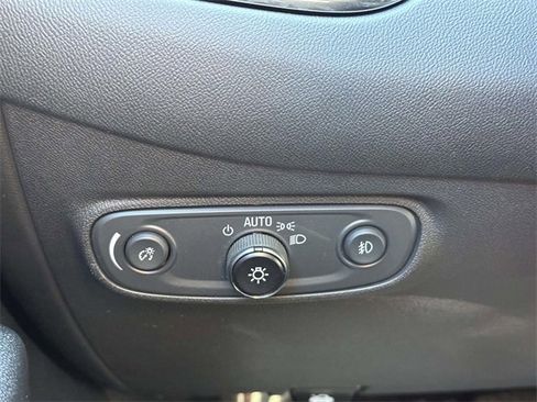 Used 2022 Chevrolet Equinox Premier image 30