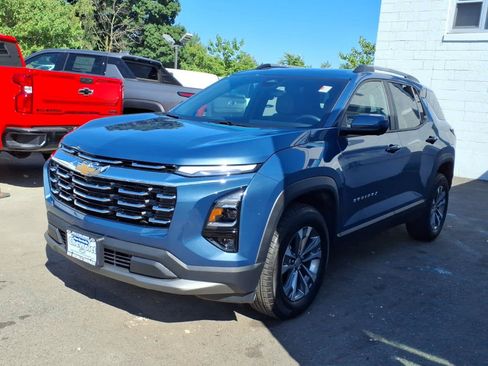 Certified 2025 Chevrolet Equinox LT w/ Convenience Package II AWD/4WD image 3