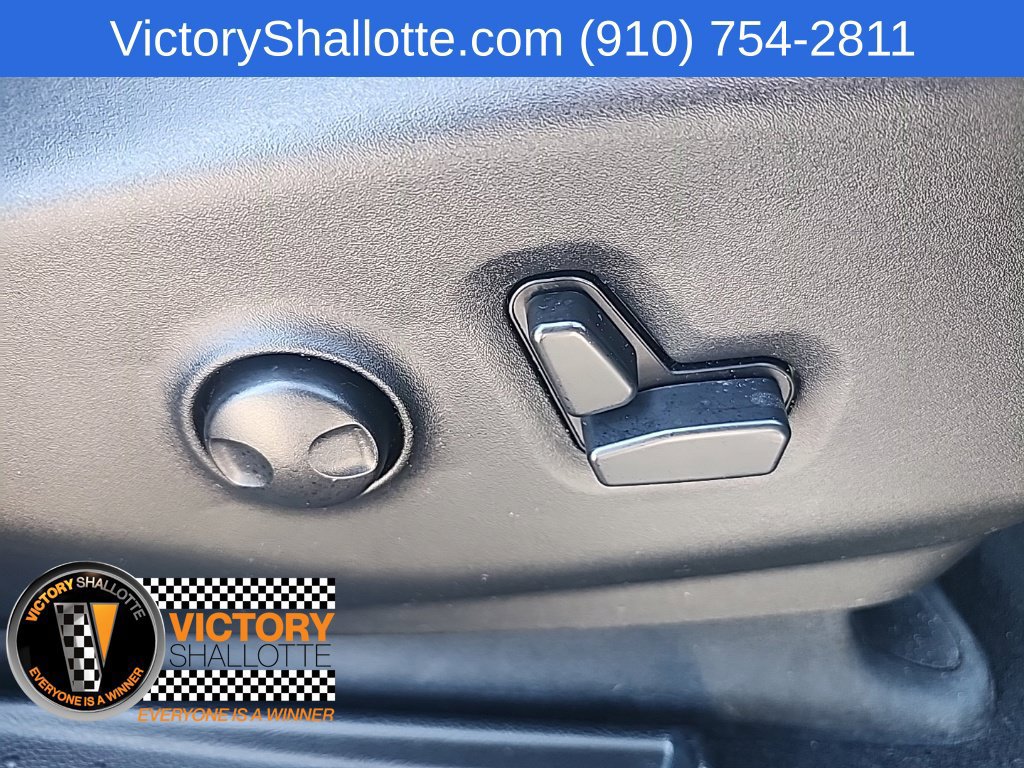 Used 2025 Chrysler Pacifica Limited FWD image 41
