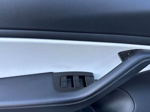 Used 2018 Tesla Model 3 Long Range image 11