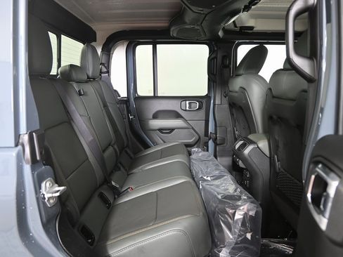 New 2026 Jeep Gladiator Mojave image 16