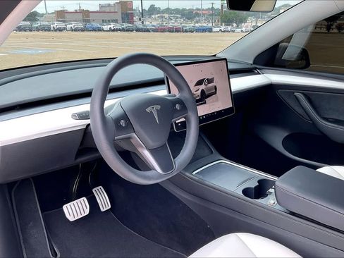 Used 2023 Tesla Model Y Performance AWD/4WD image 2