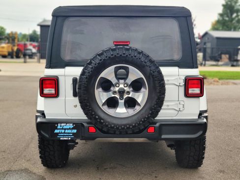 Used 2018 Jeep Wrangler Unlimited Sahara AWD/4WD image 5