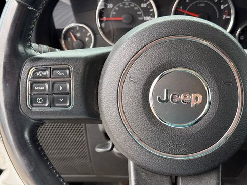 Used 2013 Jeep Wrangler Unlimited Sahara w/ Connectivity Group AWD/4WD image 15