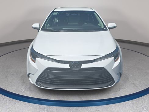 Used 2024 Toyota Corolla LE FWD image 2