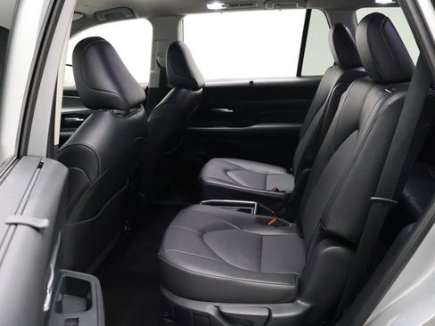 Certified 2025 Toyota Grand Highlander FWD image 19