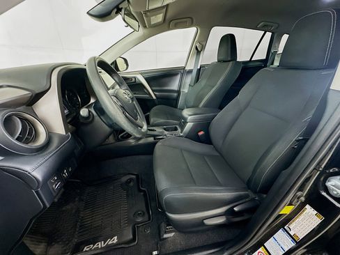 Used 2018 Toyota RAV4 LE image 13