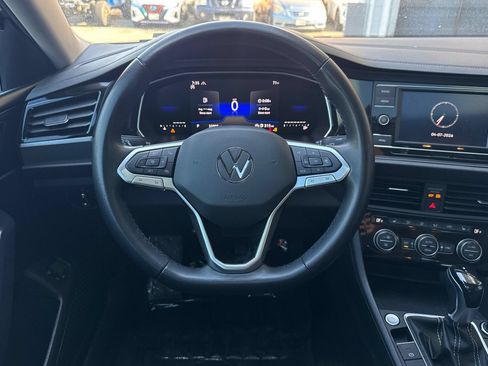 Used 2024 Volkswagen Jetta SE FWD image 11