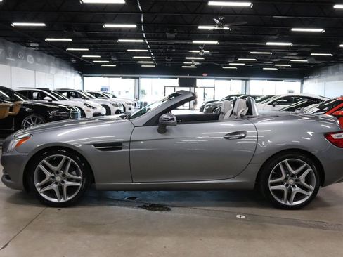 Used 2015 Mercedes-Benz SLK 250 image 4