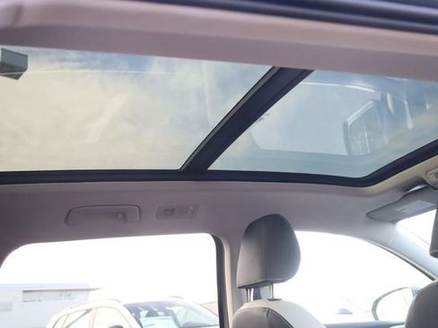 New 2026 Volkswagen Taos SE image 21