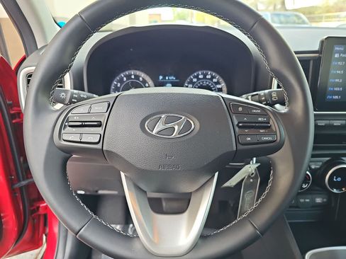 Certified 2022 Hyundai Venue SEL FWD image 19