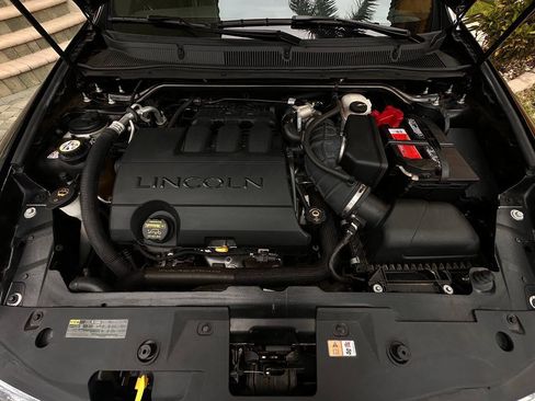 Used 2009 Lincoln MKS FWD image 9