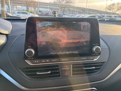 Certified 2022 Nissan Altima 2.5 SV image 6