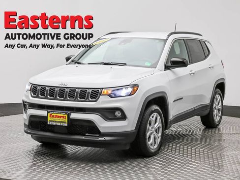 Used 2024 Jeep Compass Latitude AWD/4WD image 1