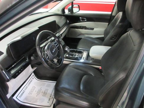 Used 2023 Kia Carnival SX Prestige image 8