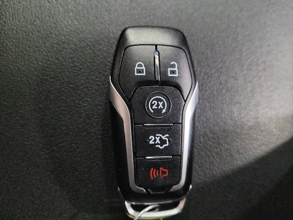 Used 2016 Ford Explorer XLT w/ Equipment Group 201A FWD image 32