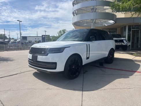 Used 2024 Land Rover Range Rover SE image 1