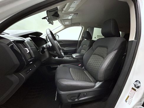 Used 2023 Nissan Pathfinder SV image 10