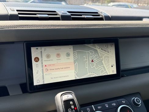 Used 2020 Land Rover Defender 110 SE image 18