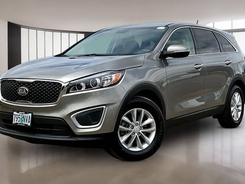 Used 2018 Kia Sorento L FWD image 2
