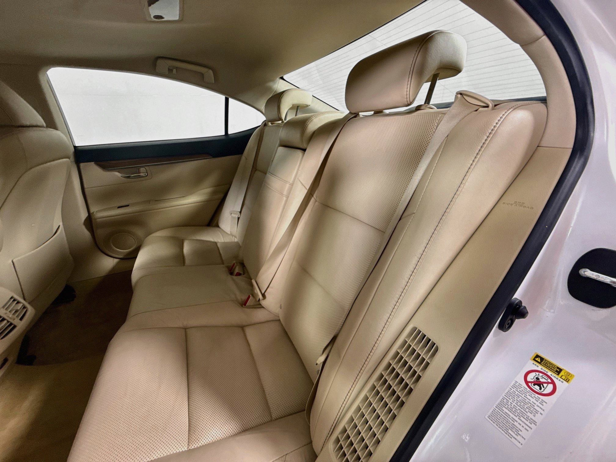 Used 2013 Lexus ES 300h w/ Luxury Pkg FWD image 21