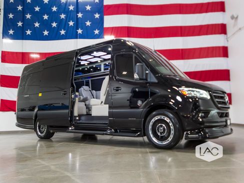 Used 2024 Mercedes-Benz Sprinter 3500 image 35