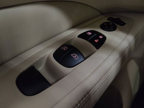 Used 2018 Nissan Pathfinder Platinum w/ Cargo Package FWD image 27