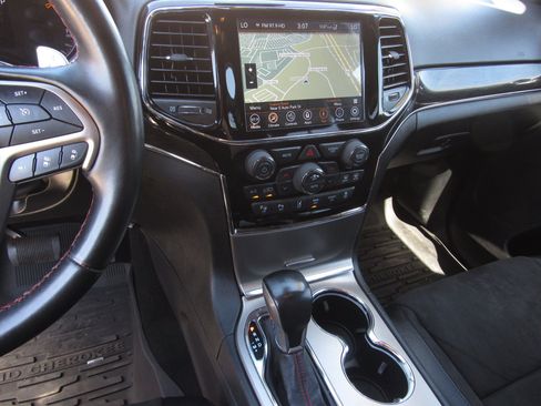Used 2021 Jeep Grand Cherokee Trailhawk w/ Premium Lighting Group AWD/4WD image 19