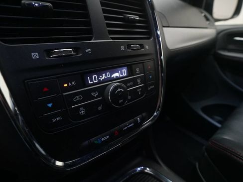 Used 2018 Dodge Grand Caravan GT FWD image 22