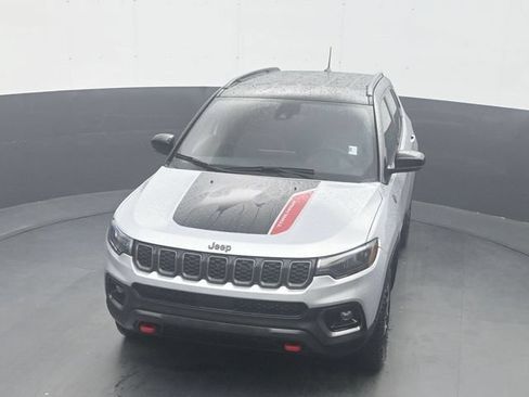 Used 2025 Jeep Compass Trailhawk w/ Trailer Tow Group AWD/4WD image 20