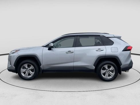 Used 2022 Toyota RAV4 XLE w/ Convenience Package AWD/4WD image 2