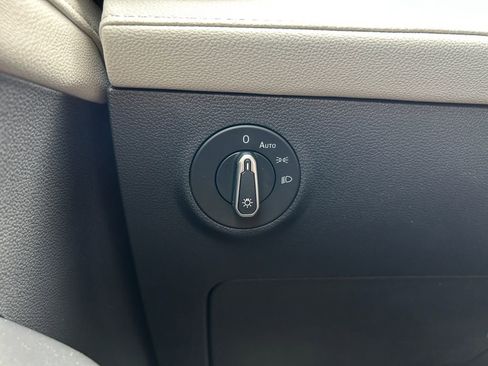 New 2025 Volkswagen Taos SEL image 21