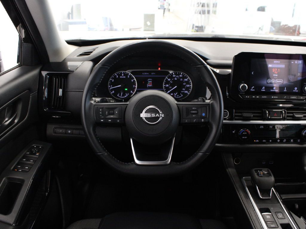 Used 2024 Nissan Pathfinder SV FWD image 19