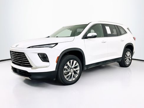 Used 2025 Buick Enclave Preferred image 3