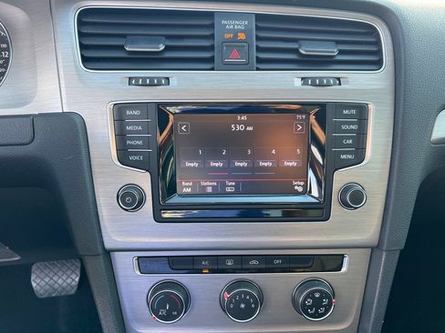 Used 2015 Volkswagen Golf S image 27