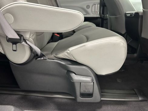 Used 2025 Toyota Sienna XLE image 56