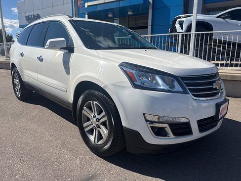 Used 2015 Chevrolet Traverse LT image 1