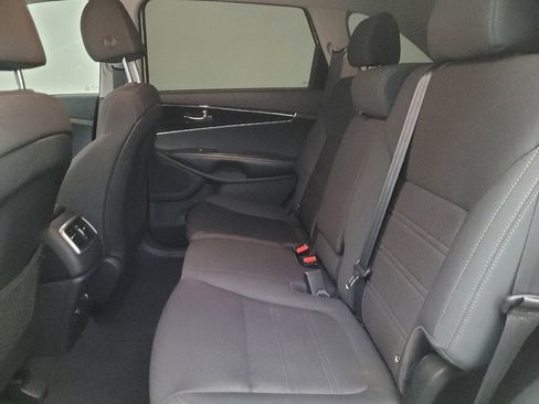 Used 2020 Kia Sorento LX image 18