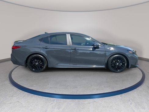 Certified 2025 Toyota Camry SE FWD image 4