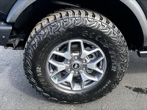 Used 2025 Ford Bronco Badlands image 7