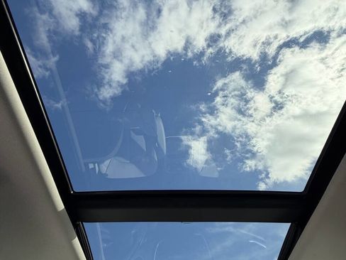 Used 2017 Chrysler Pacifica Platinum image 21