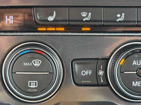 Used 2020 Volkswagen Tiguan SE image 25