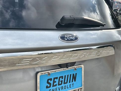 Used 2020 Ford Explorer XLT w/ Equipment Group 202A AWD/4WD image 30